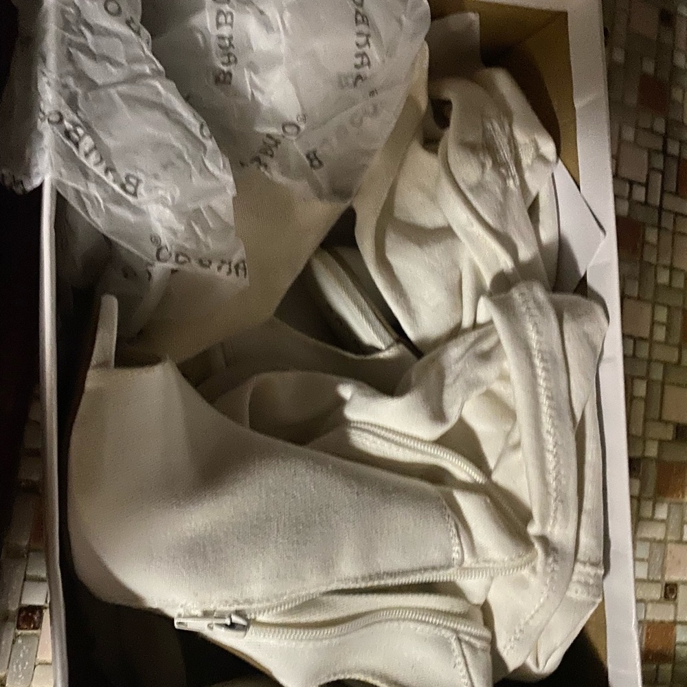 Heels - Picture 3 of 3